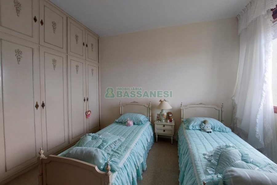 Apartamento com 236m², 4 dormitórios, 4 vagas, no bairro Exposição em Caxias do Sul para Comprar