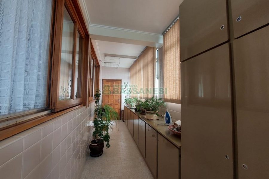 Apartamento com 236m², 4 dormitórios, 4 vagas, no bairro Exposição em Caxias do Sul para Comprar