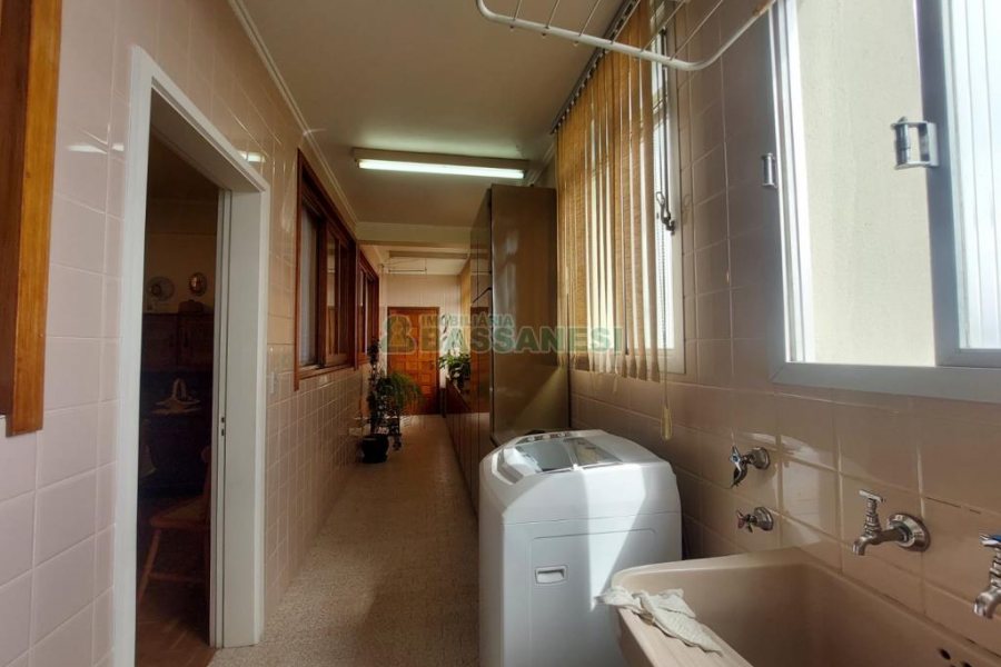 Apartamento com 236m², 4 dormitórios, 4 vagas, no bairro Exposição em Caxias do Sul para Comprar