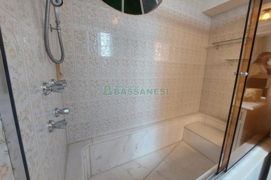 Apartamento com 236m², 4 dormitórios, 4 vagas, no bairro Exposição em Caxias do Sul para Comprar