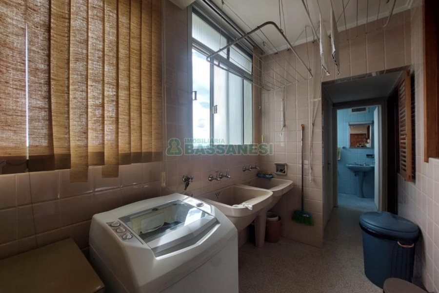 Apartamento com 236m², 4 dormitórios, 4 vagas, no bairro Exposição em Caxias do Sul para Comprar