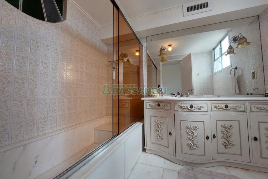 Apartamento com 236m², 4 dormitórios, 4 vagas, no bairro Exposição em Caxias do Sul para Comprar