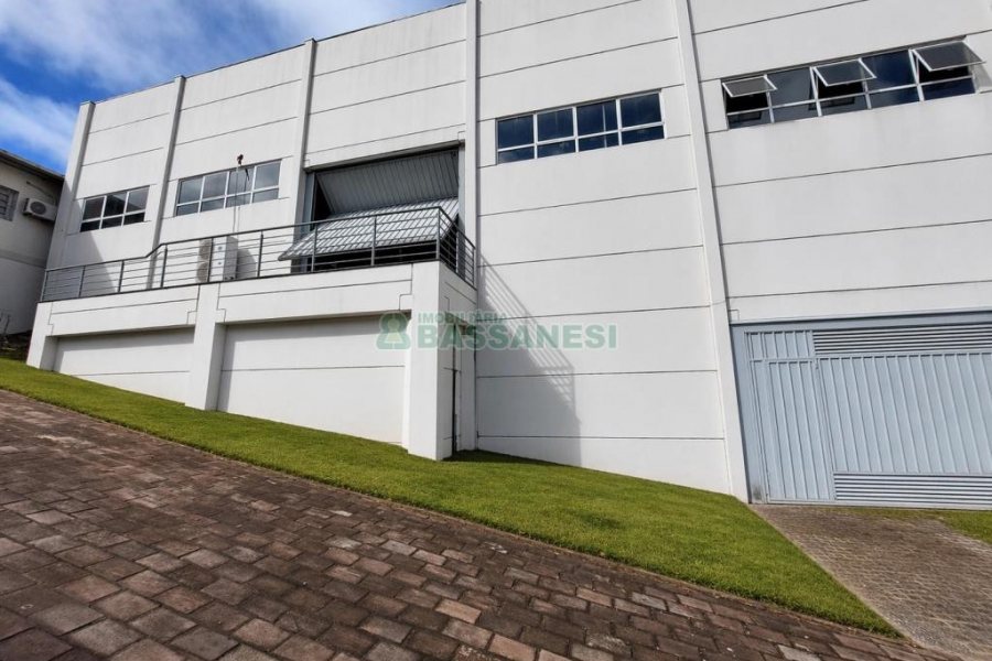 Pavilhão com 350m², no bairro Charqueadas em Caxias do Sul para Alugar