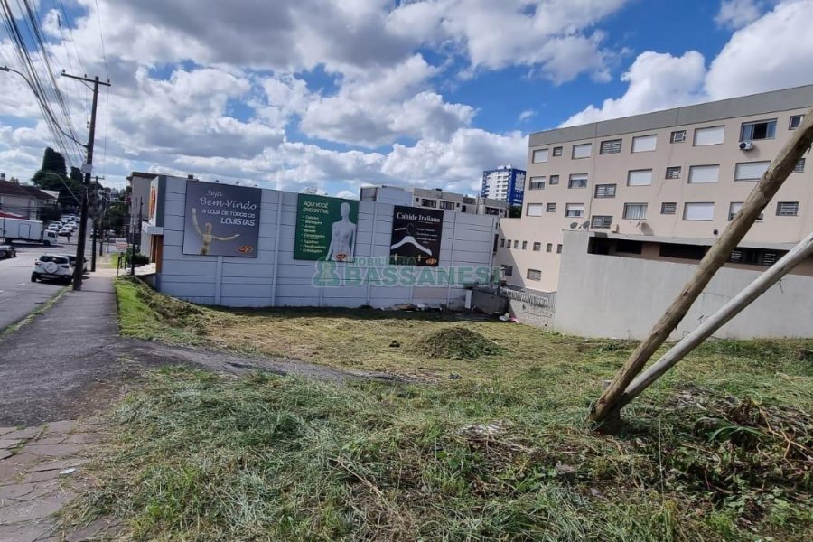 Terreno com 1476m², no bairro São Pelegrino em Caxias do Sul para Comprar