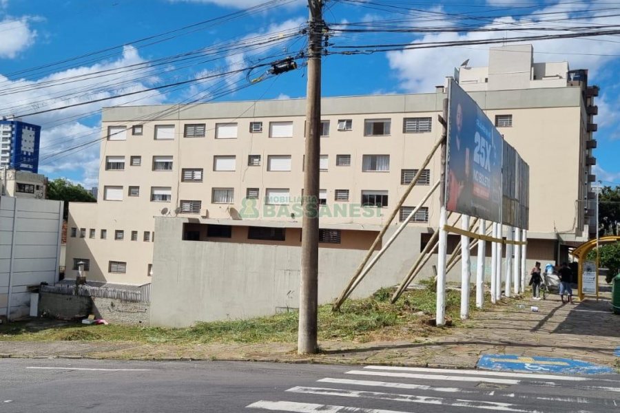 Terreno com 1476m², no bairro São Pelegrino em Caxias do Sul para Comprar