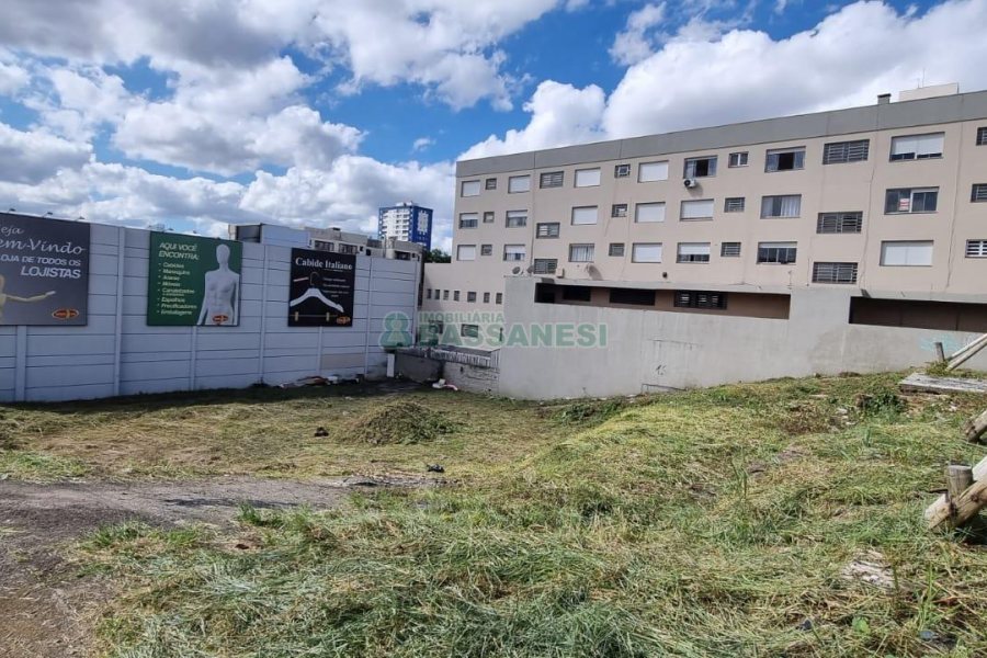 Terreno com 1476m², no bairro São Pelegrino em Caxias do Sul para Comprar