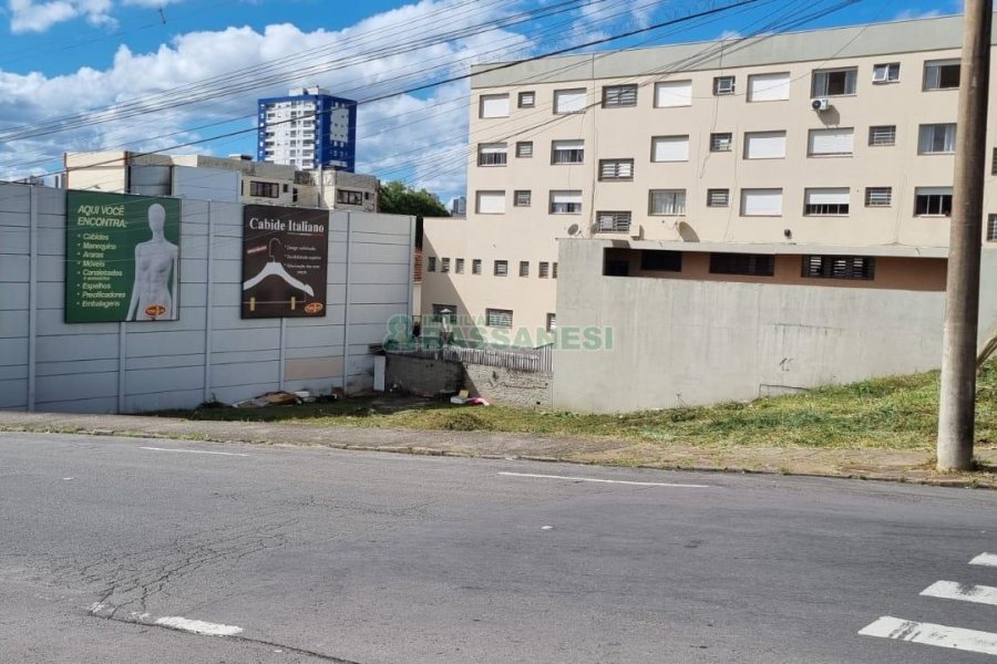 Terreno com 1476m², no bairro São Pelegrino em Caxias do Sul para Comprar