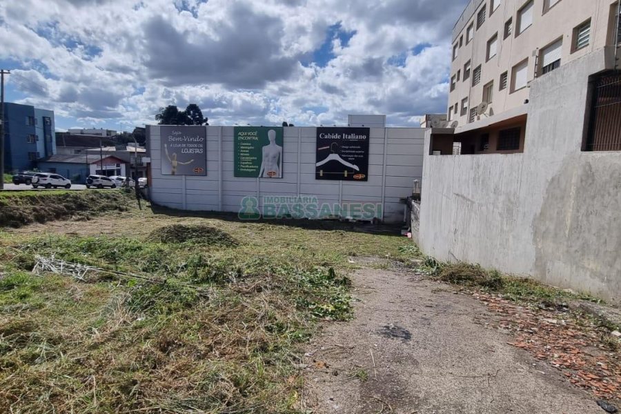 Terreno com 1476m², no bairro São Pelegrino em Caxias do Sul para Comprar