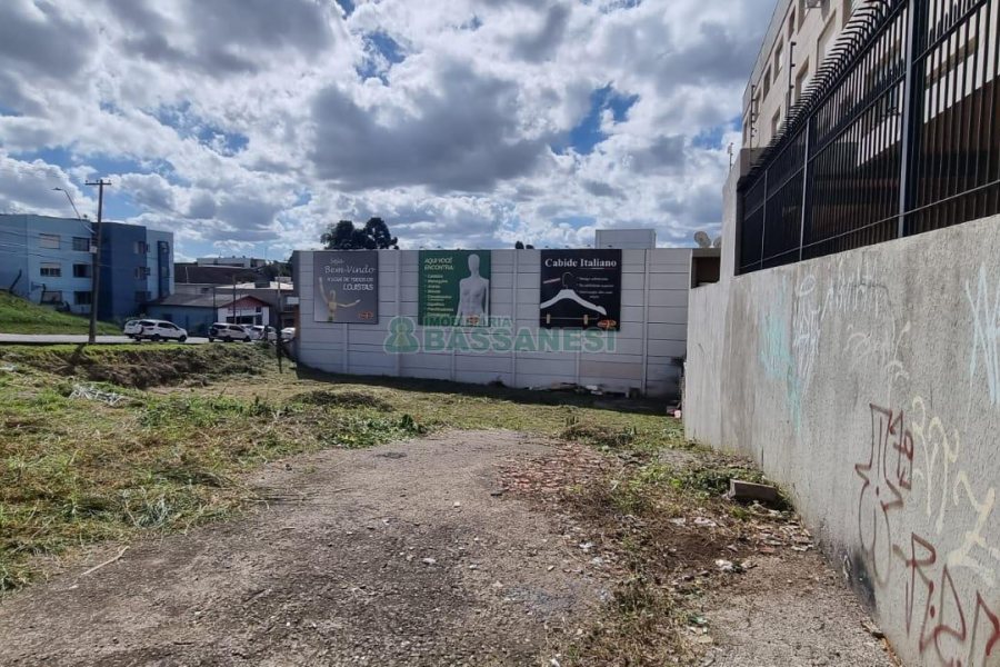 Terreno com 1476m², no bairro São Pelegrino em Caxias do Sul para Comprar
