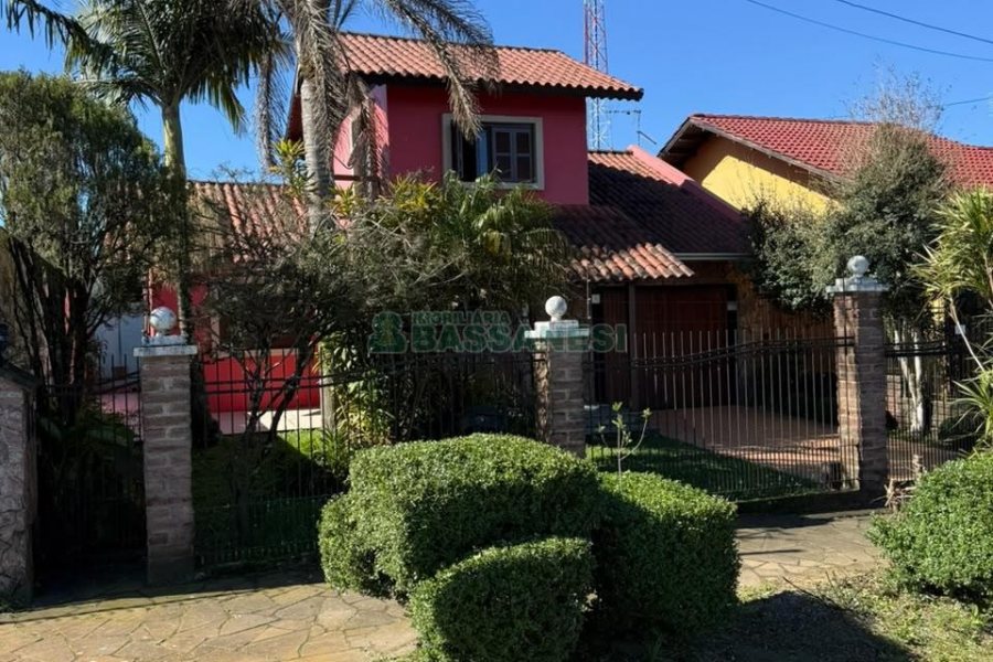 Casa com 159m², 3 dormitórios, 2 vagas, no bairro Desvio Rizzo em Caxias do Sul para Comprar