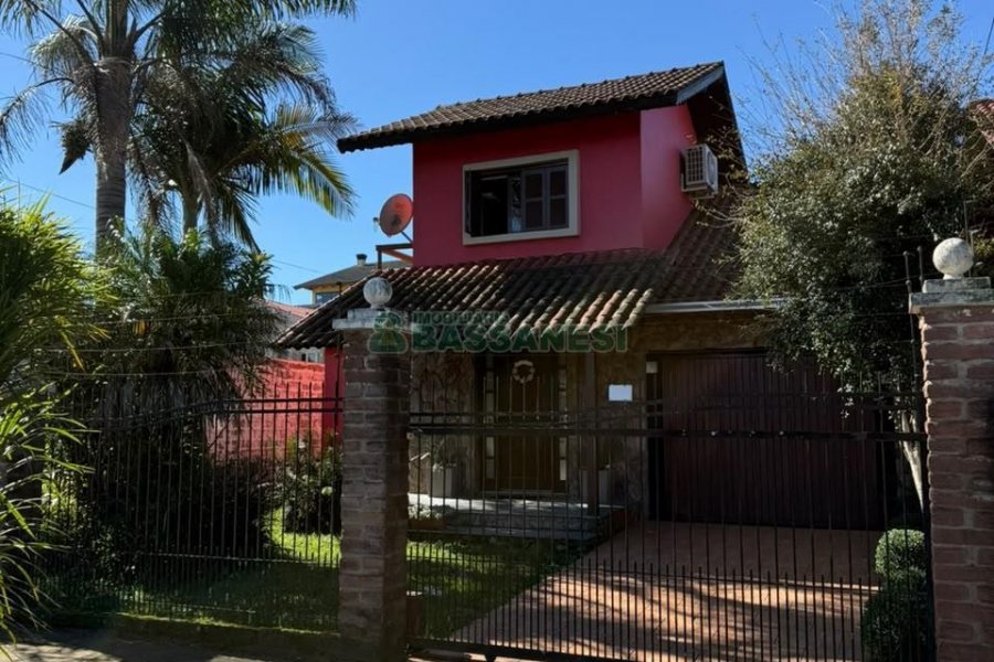 Casa com 159m², 3 dormitórios, 2 vagas, no bairro Desvio Rizzo em Caxias do Sul para Comprar