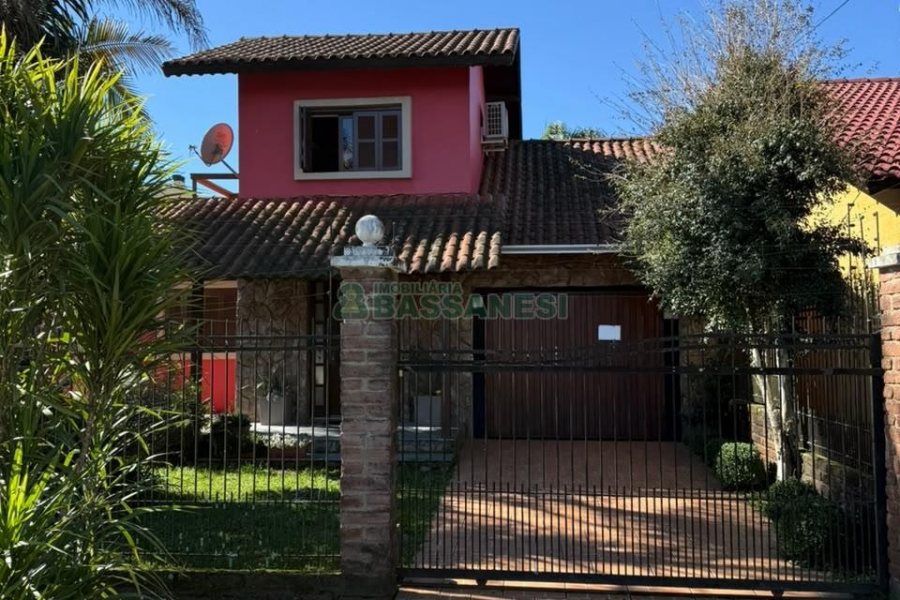 Casa com 159m², 3 dormitórios, 2 vagas, no bairro Desvio Rizzo em Caxias do Sul para Comprar