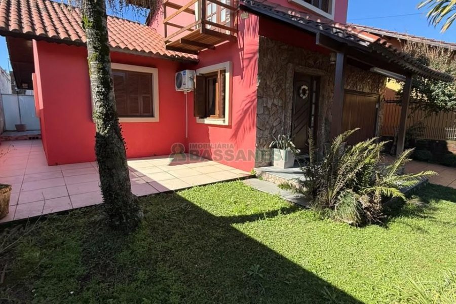 Casa com 159m², 3 dormitórios, 2 vagas, no bairro Desvio Rizzo em Caxias do Sul para Comprar
