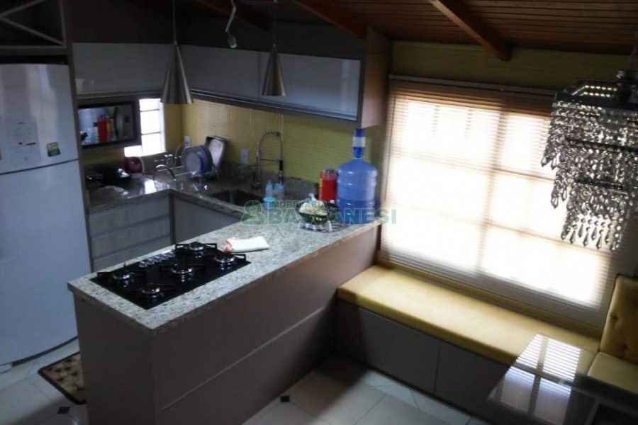 Casa com 159m², 3 dormitórios, 2 vagas, no bairro Desvio Rizzo em Caxias do Sul para Comprar