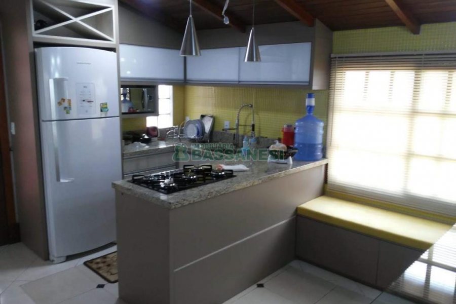 Casa com 159m², 3 dormitórios, 2 vagas, no bairro Desvio Rizzo em Caxias do Sul para Comprar