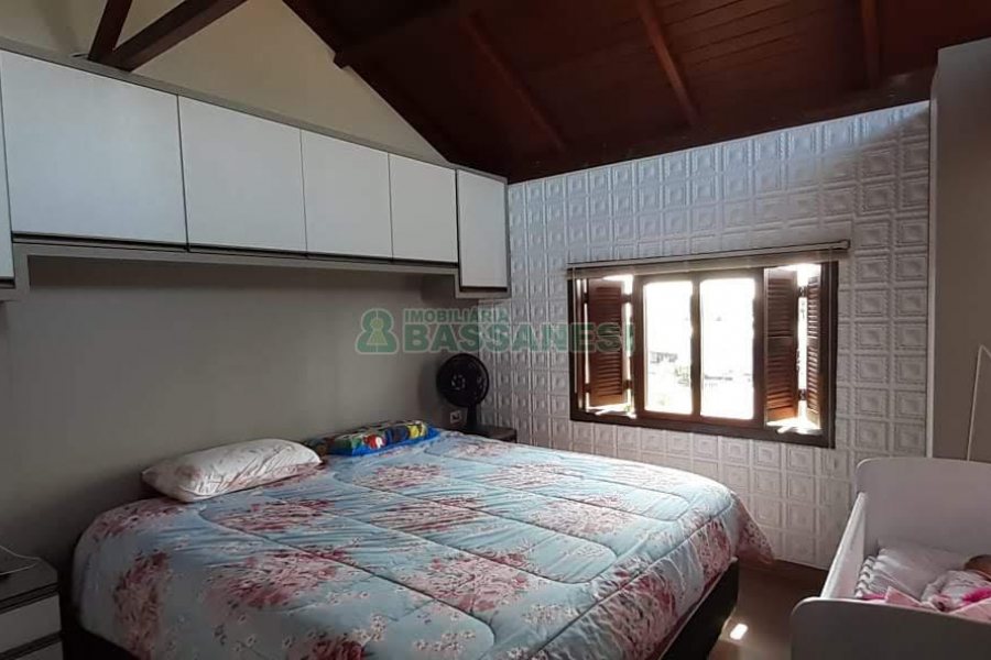 Casa com 159m², 3 dormitórios, 2 vagas, no bairro Desvio Rizzo em Caxias do Sul para Comprar