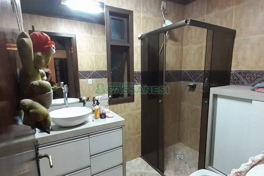 Casa com 159m², 3 dormitórios, 2 vagas, no bairro Desvio Rizzo em Caxias do Sul para Comprar