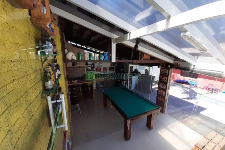 Casa com 159m², 3 dormitórios, 2 vagas, no bairro Desvio Rizzo em Caxias do Sul para Comprar