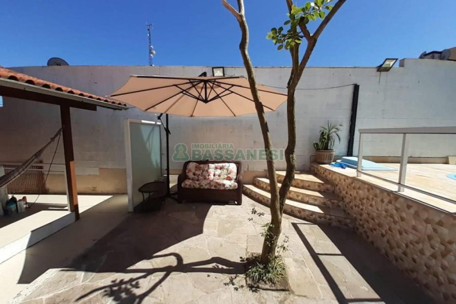 Casa com 159m², 3 dormitórios, 2 vagas, no bairro Desvio Rizzo em Caxias do Sul para Comprar