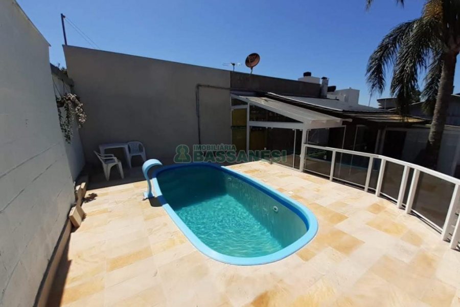 Casa com 159m², 3 dormitórios, 2 vagas, no bairro Desvio Rizzo em Caxias do Sul para Comprar