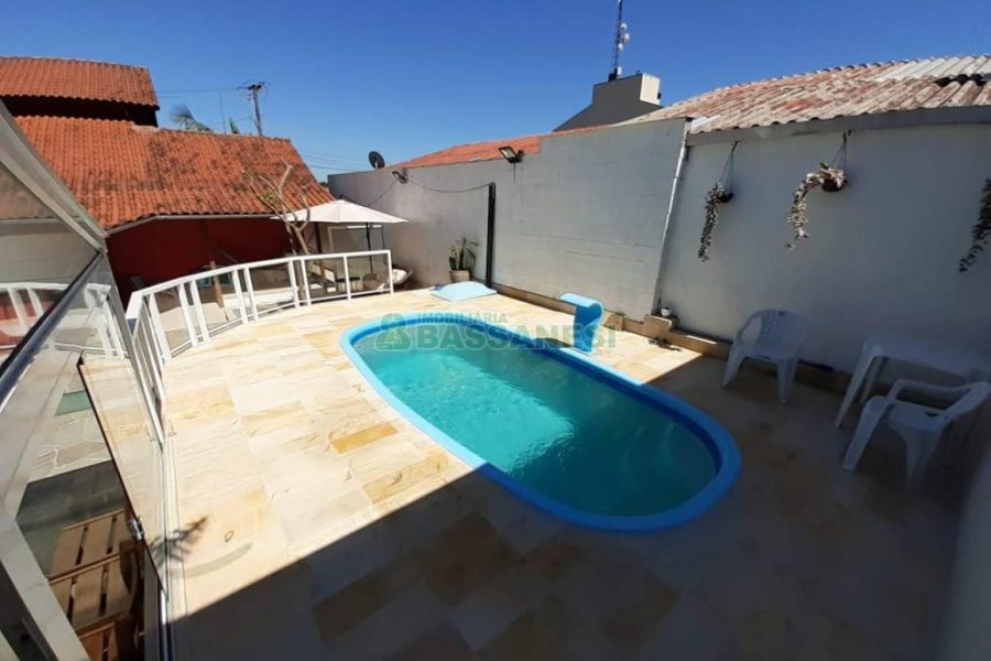 Casa com 159m², 3 dormitórios, 2 vagas, no bairro Desvio Rizzo em Caxias do Sul para Comprar