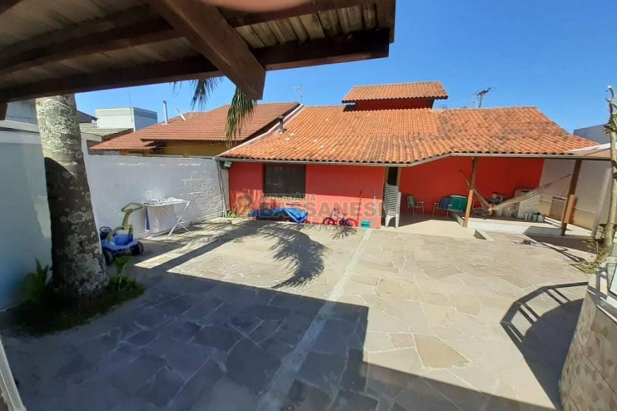 Casa com 159m², 3 dormitórios, 2 vagas, no bairro Desvio Rizzo em Caxias do Sul para Comprar