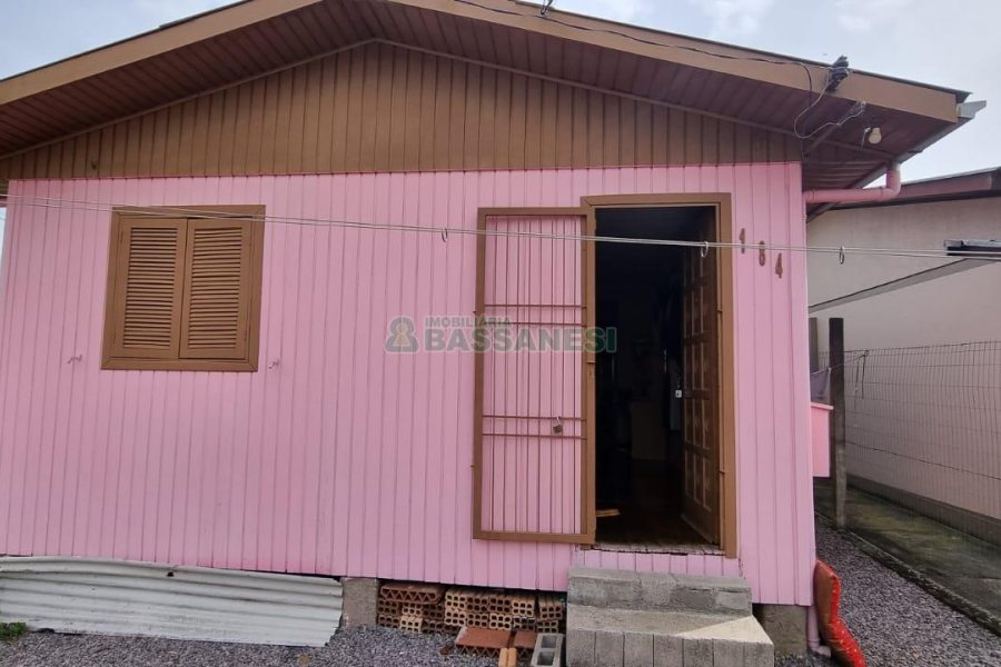 Casa com 59m², 2 dormitórios, no bairro São Caetano em Caxias do Sul para Comprar
