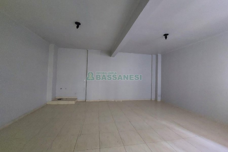 Sala com 39m², no bairro Centro em Caxias do Sul para Alugar ou Comprar