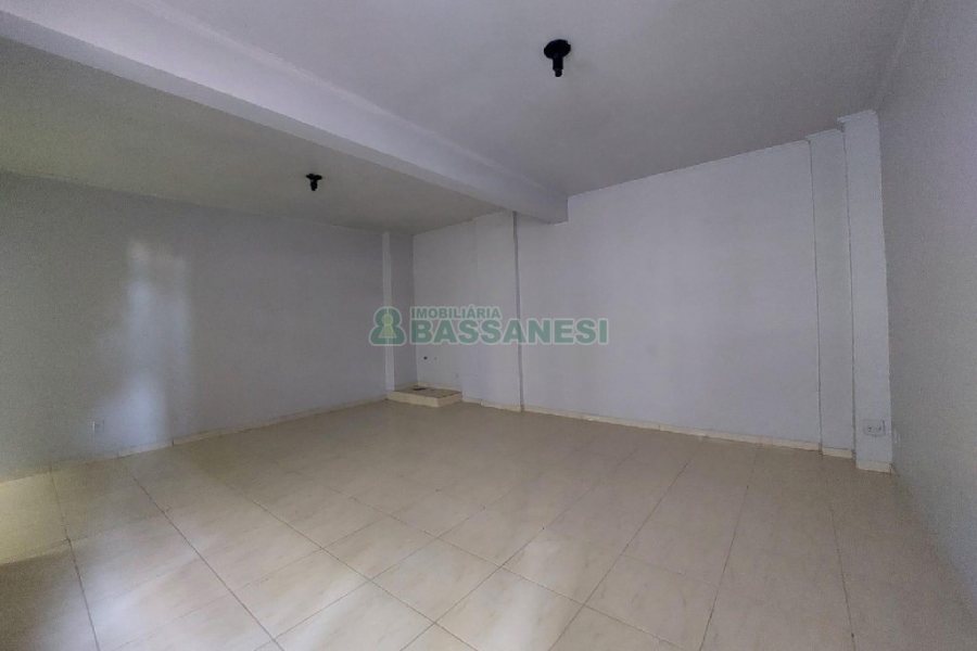 Sala com 39m², no bairro Centro em Caxias do Sul para Alugar ou Comprar