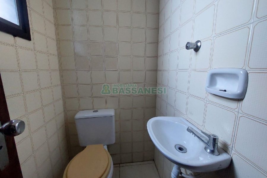 Sala com 39m², no bairro Centro em Caxias do Sul para Alugar ou Comprar