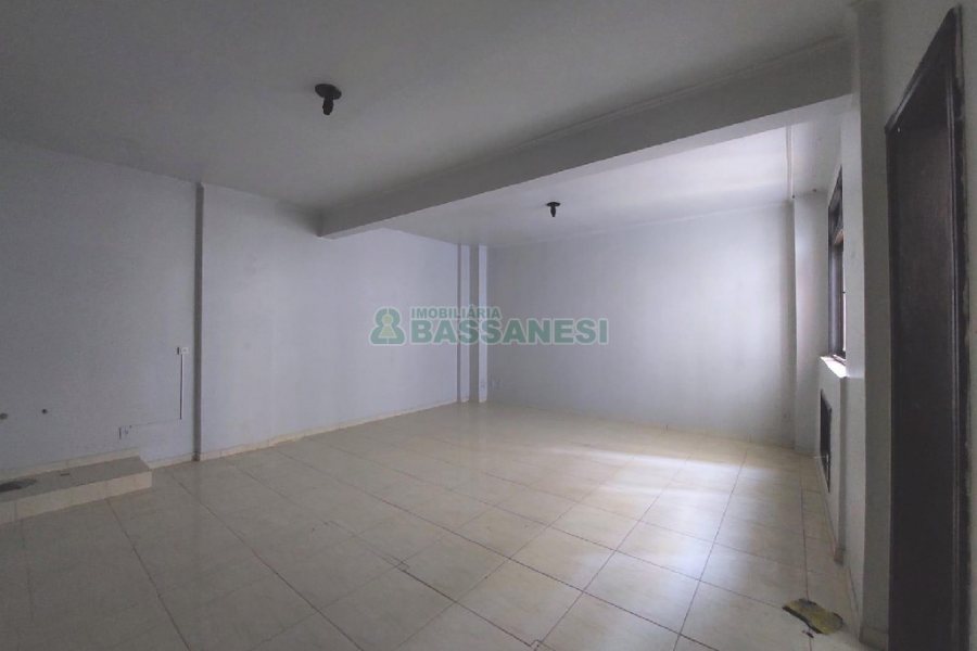 Sala com 39m², no bairro Centro em Caxias do Sul para Alugar ou Comprar