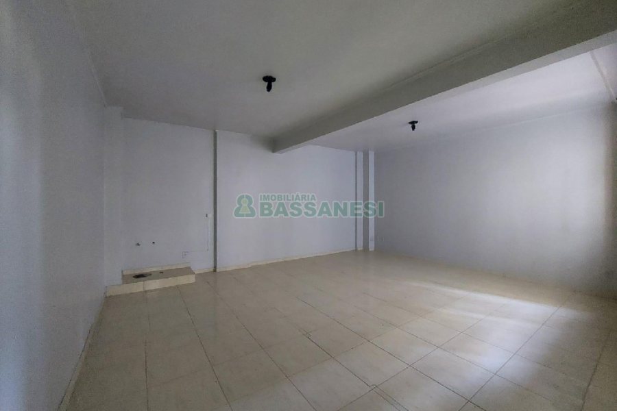 Sala com 39m², no bairro Centro em Caxias do Sul para Alugar ou Comprar
