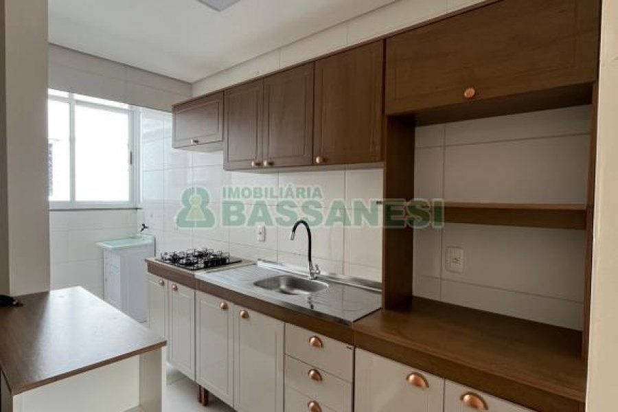 Apartamento com 48m², 2 dormitórios, 1 vaga, no bairro Interlagos em Caxias do Sul para Alugar
