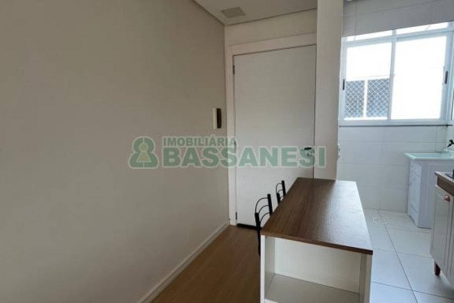 Apartamento com 48m², 2 dormitórios, 1 vaga, no bairro Interlagos em Caxias do Sul para Alugar