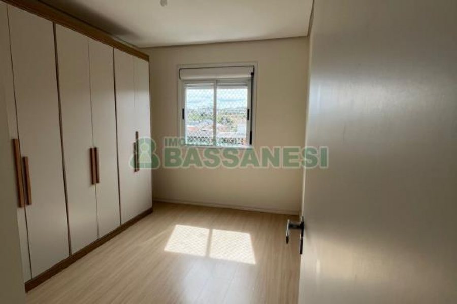Apartamento com 48m², 2 dormitórios, 1 vaga, no bairro Interlagos em Caxias do Sul para Alugar