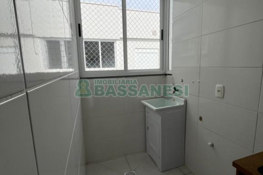 Apartamento com 48m², 2 dormitórios, 1 vaga, no bairro Interlagos em Caxias do Sul para Alugar
