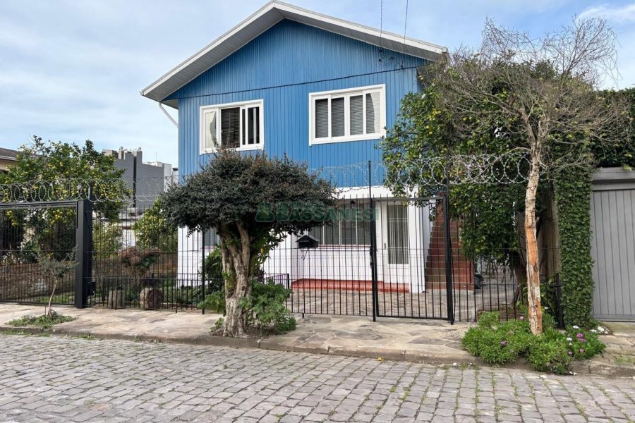 Casa com 74m², 3 dormitórios, 1 vaga, no bairro Madureira em Caxias do Sul para Alugar