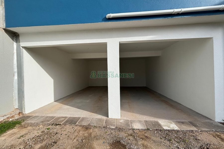 Casa com 74m², 3 dormitórios, 1 vaga, no bairro Madureira em Caxias do Sul para Alugar
