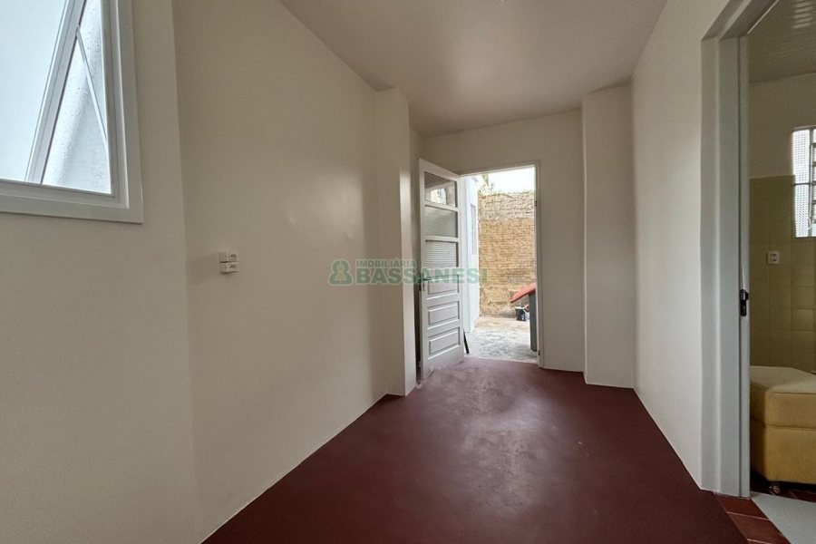 Casa com 148m², 6 dormitórios, 2 vagas, no bairro Madureira em Caxias do Sul para Alugar