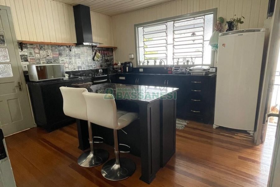 Casa com 140m², 3 dormitórios, 1 vaga, no bairro Madureira em Caxias do Sul para Alugar