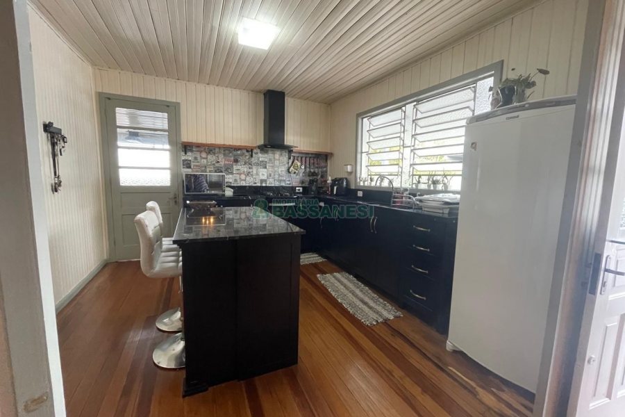 Casa com 140m², 3 dormitórios, 1 vaga, no bairro Madureira em Caxias do Sul para Alugar