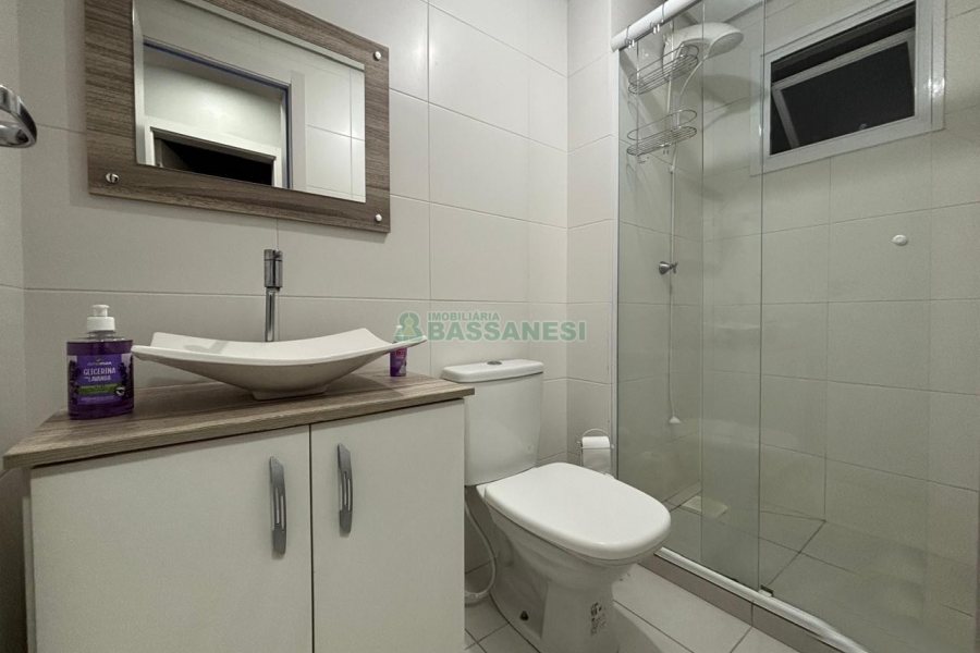 Apartamento com 58m², 2 dormitórios, 1 vaga, no bairro Vinhedos em Caxias do Sul para Alugar