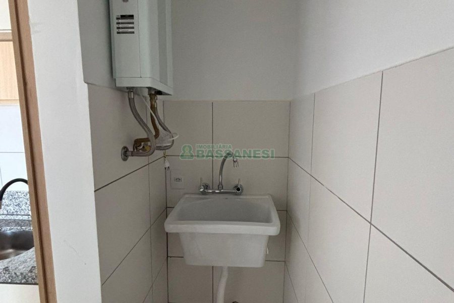 Apto Mobiliado com 42m², 1 dormitório, 1 vaga, no bairro Lourdes em Caxias do Sul para Alugar