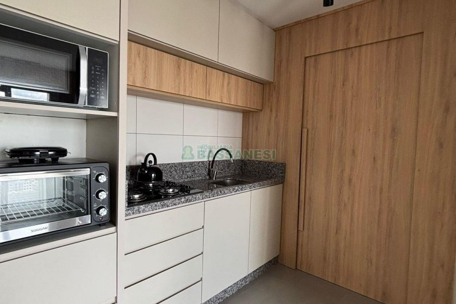 Apto Mobiliado com 42m², 1 dormitório, 1 vaga, no bairro Lourdes em Caxias do Sul para Alugar
