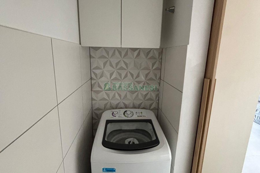 Apto Mobiliado com 42m², 1 dormitório, 1 vaga, no bairro Lourdes em Caxias do Sul para Alugar