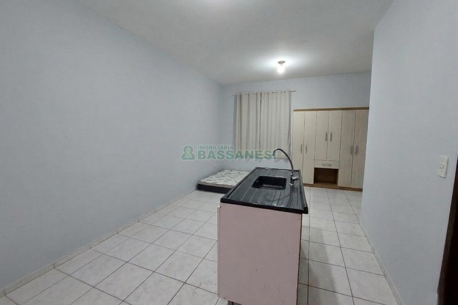 Apto Mobiliado com 40m², 1 dormitório, no bairro Centro em Caxias do Sul para Alugar