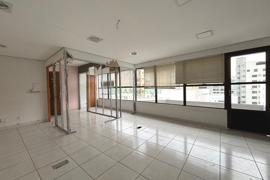 Sala com 85m², no bairro Centro em Caxias do Sul para Alugar