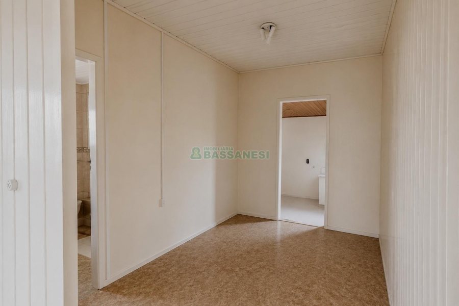Casa com 90m², 2 dormitórios, 1 vaga, no bairro Pio X em Caxias do Sul para Alugar