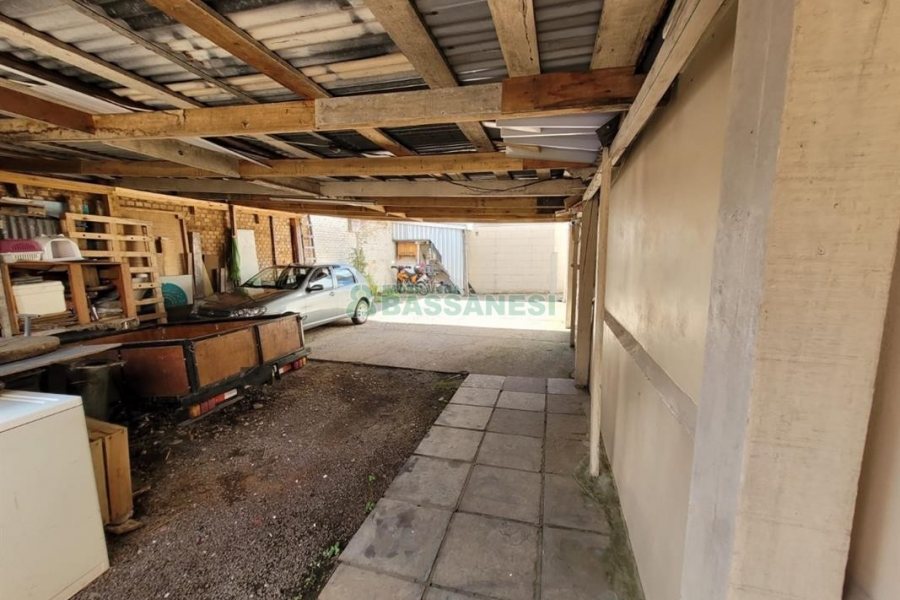 Casa com 90m², 2 dormitórios, 1 vaga, no bairro Pio X em Caxias do Sul para Alugar