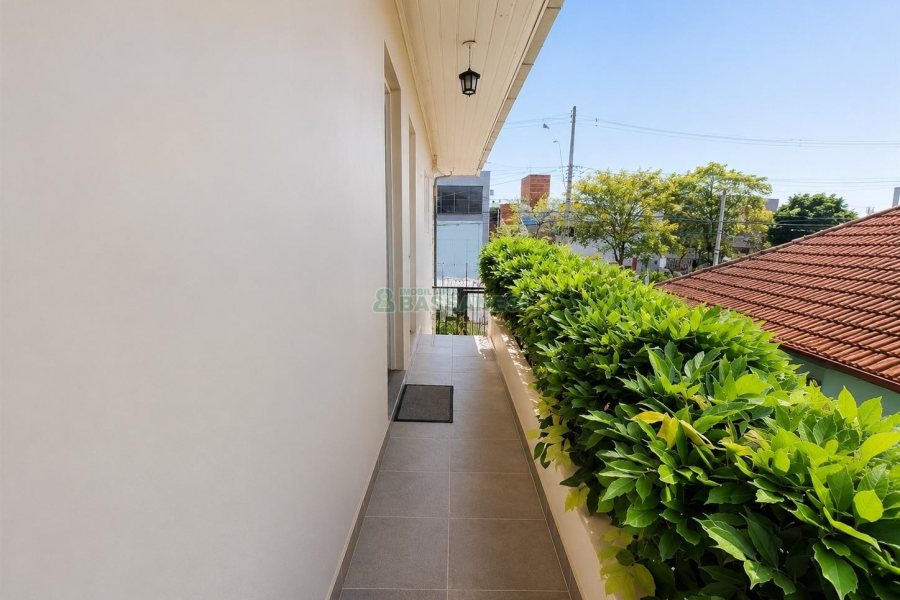Casa com 90m², 2 dormitórios, 1 vaga, no bairro Pio X em Caxias do Sul para Alugar